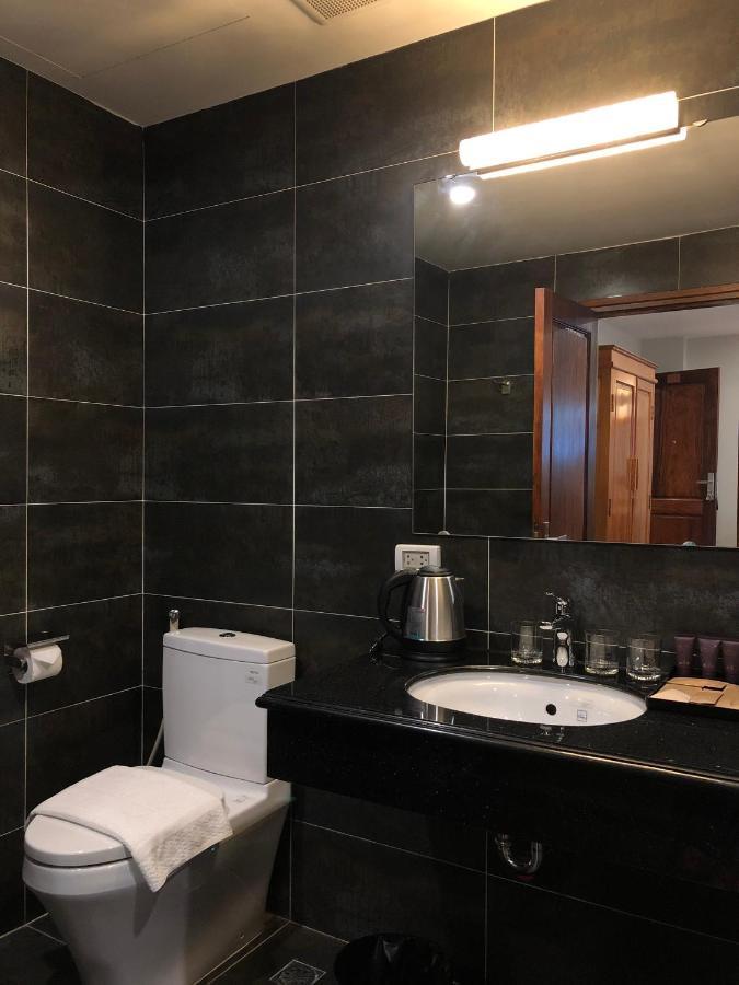 Moc Hoang Hotel Ханой Экстерьер фото